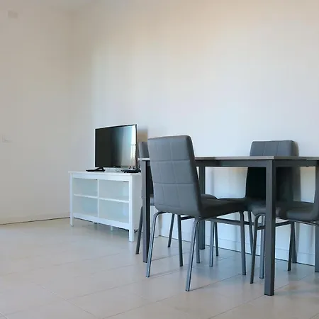 Skyline Apartment With Balcony - 4 People Apartamento *